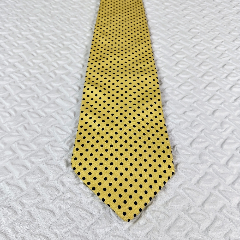 Brooks Brothers men's tie Yellow  4" wide x 58" long 100% Silk